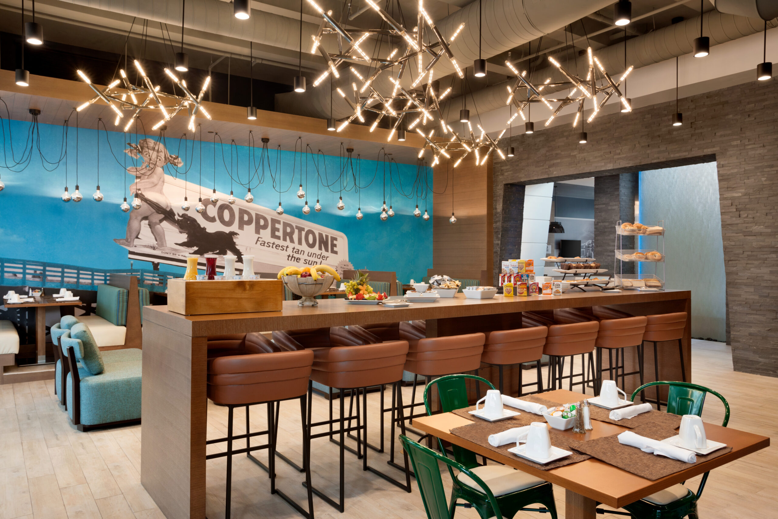 Four Points By Sheraton Miami Airport - Casacada Restaurant and Bar - Breakfast Buffet and Seating Area - 1214750