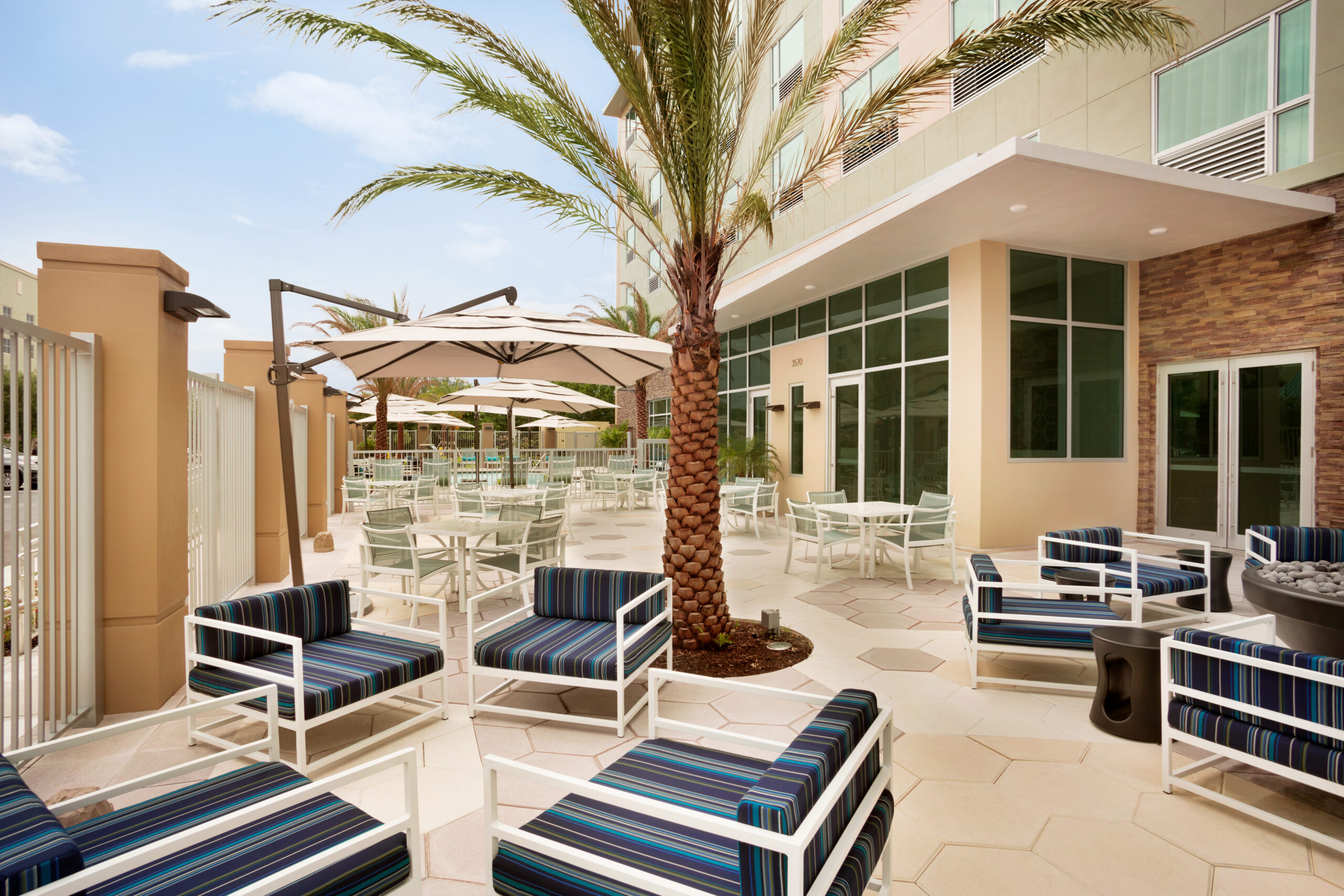 Four Points By Sheraton Miami Airport - Patio - 1214729