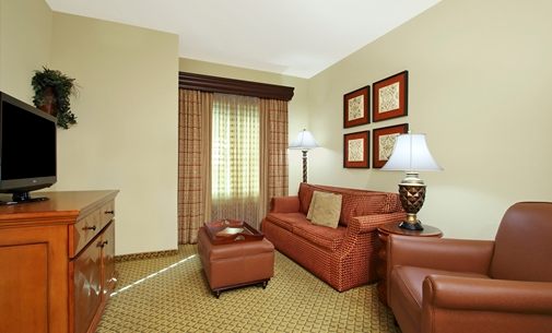 HG_suiteliving001_13_505x305_FitToBoxSmallDimension_Center